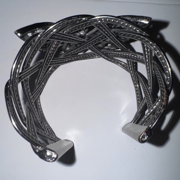 Stunning butterfly cuff - Picture 3 of 3